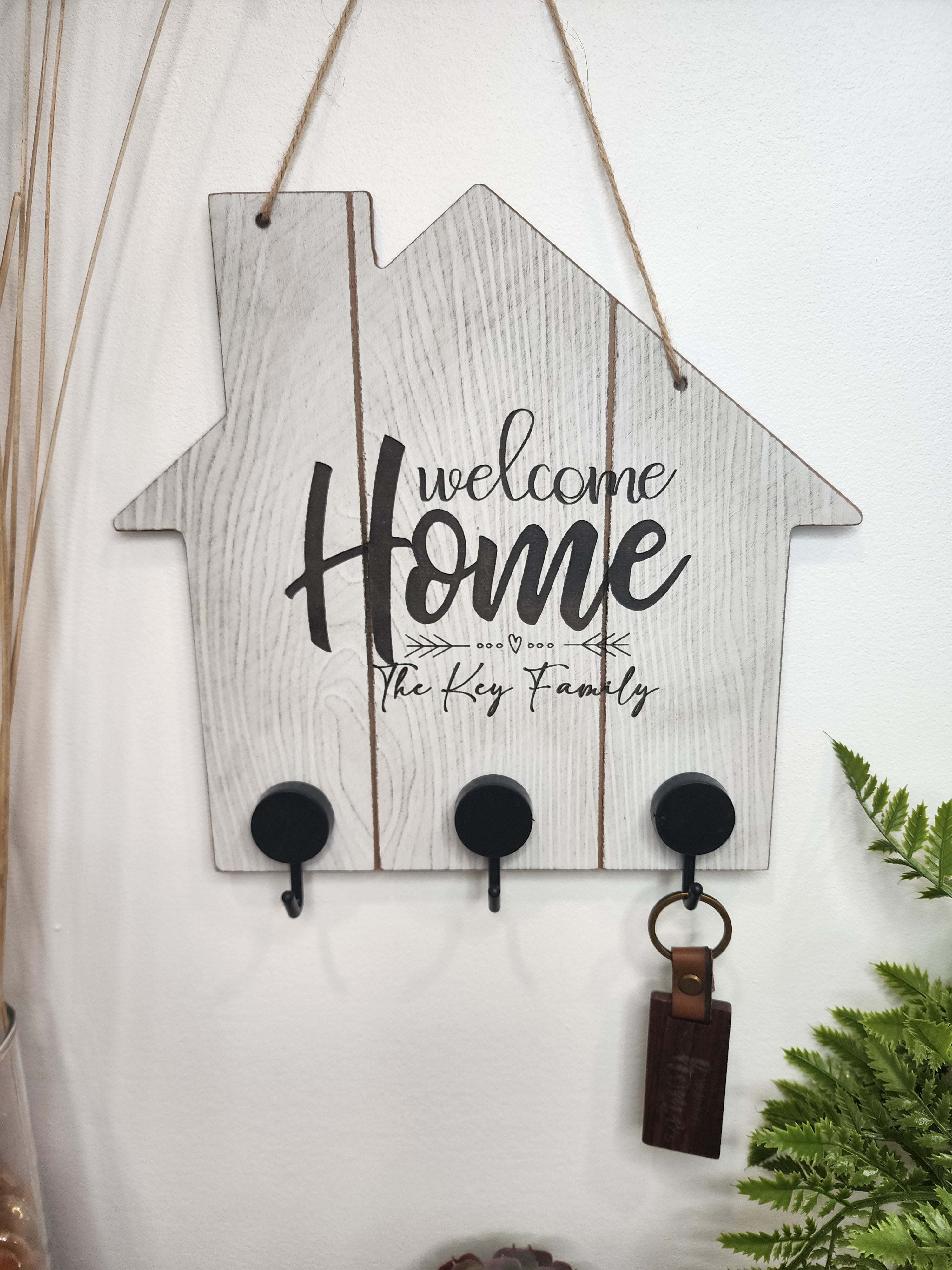Customized Family Name Welcome Home Key Hanger Sign