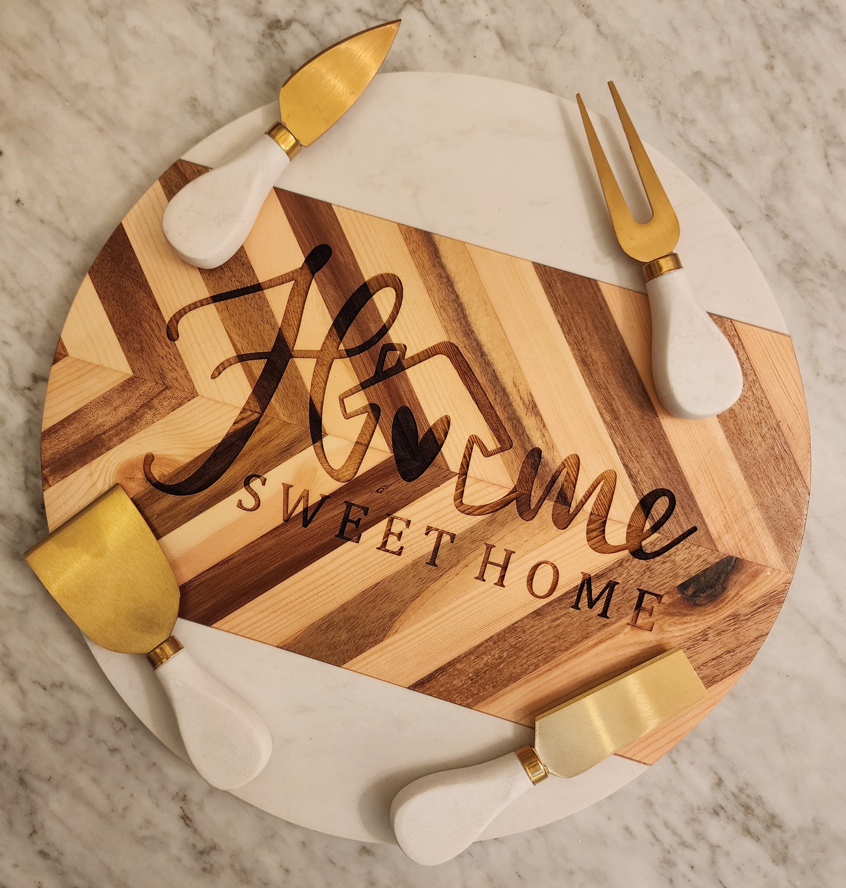 Home Sweet Home Marble and Acacia Wood Round Serving/Charcuterie Board