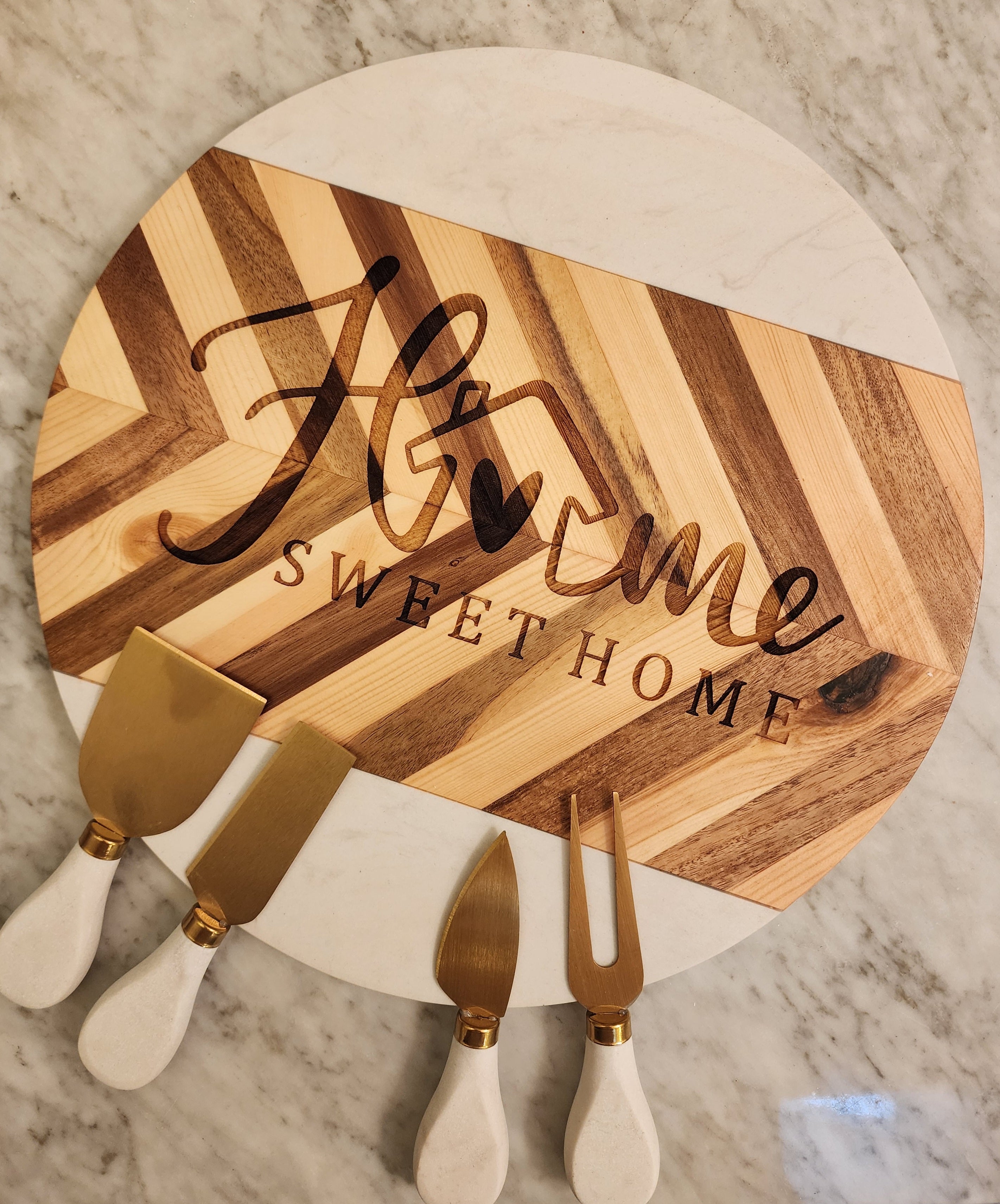Home Sweet Home Marble and Acacia Wood Round Serving/Charcuterie Board