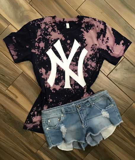 Lulu Grace Designs New York Yankees Distressed Tee: Baseball Fan Gear & Apparel for Women L / Ladies Cotton Tank