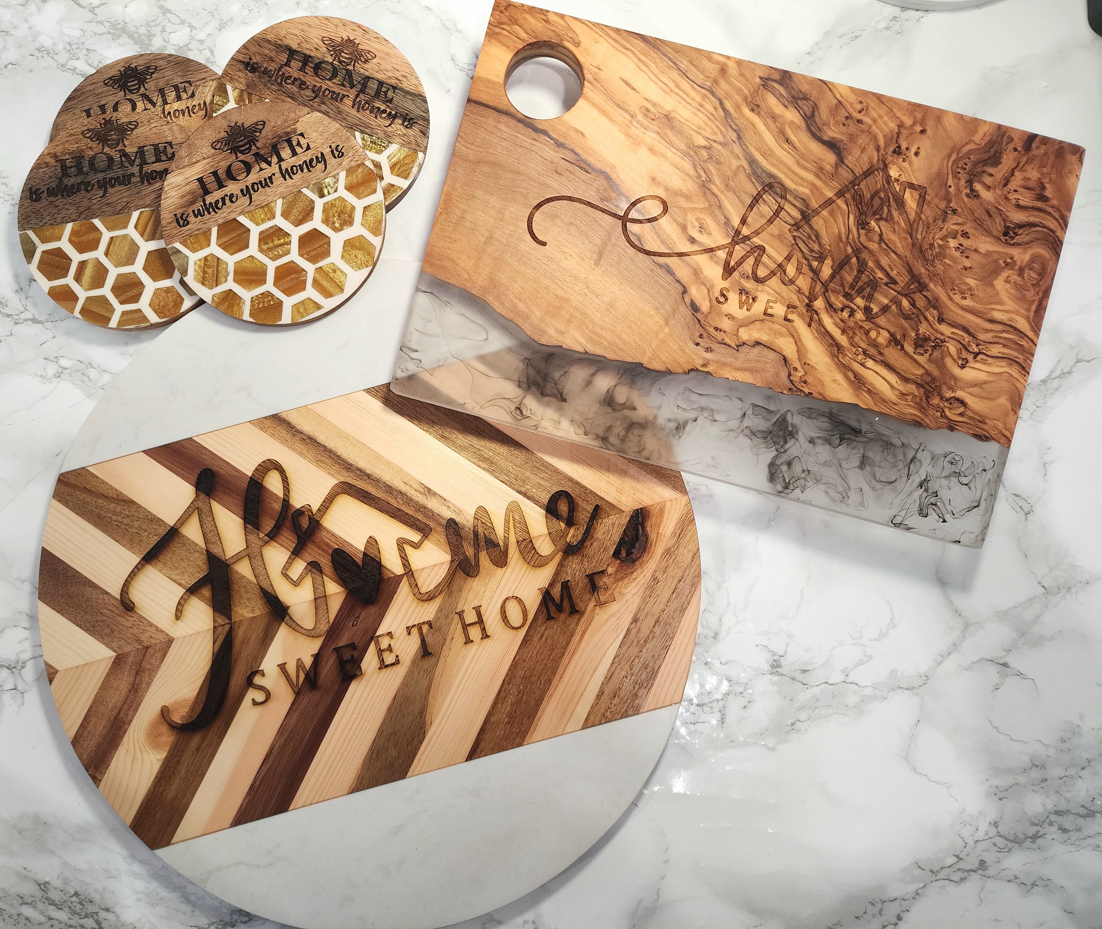 Home Sweet Home Marble and Acacia Wood Round Serving/Charcuterie Board