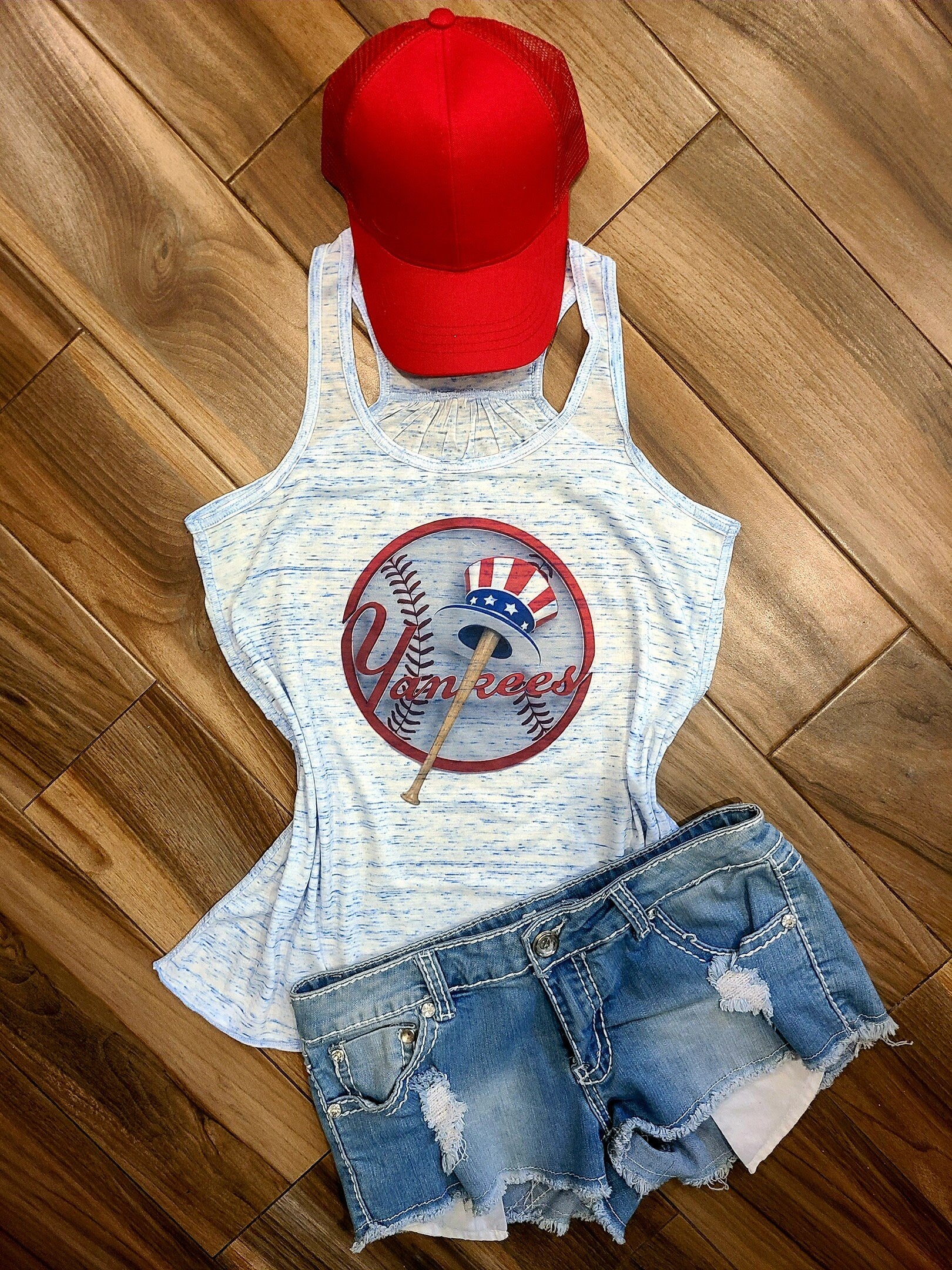 Lulu Grace Designs New York Yankees Distressed Tee: Baseball Fan Gear & Apparel for Women L / Ladies Cotton Tank