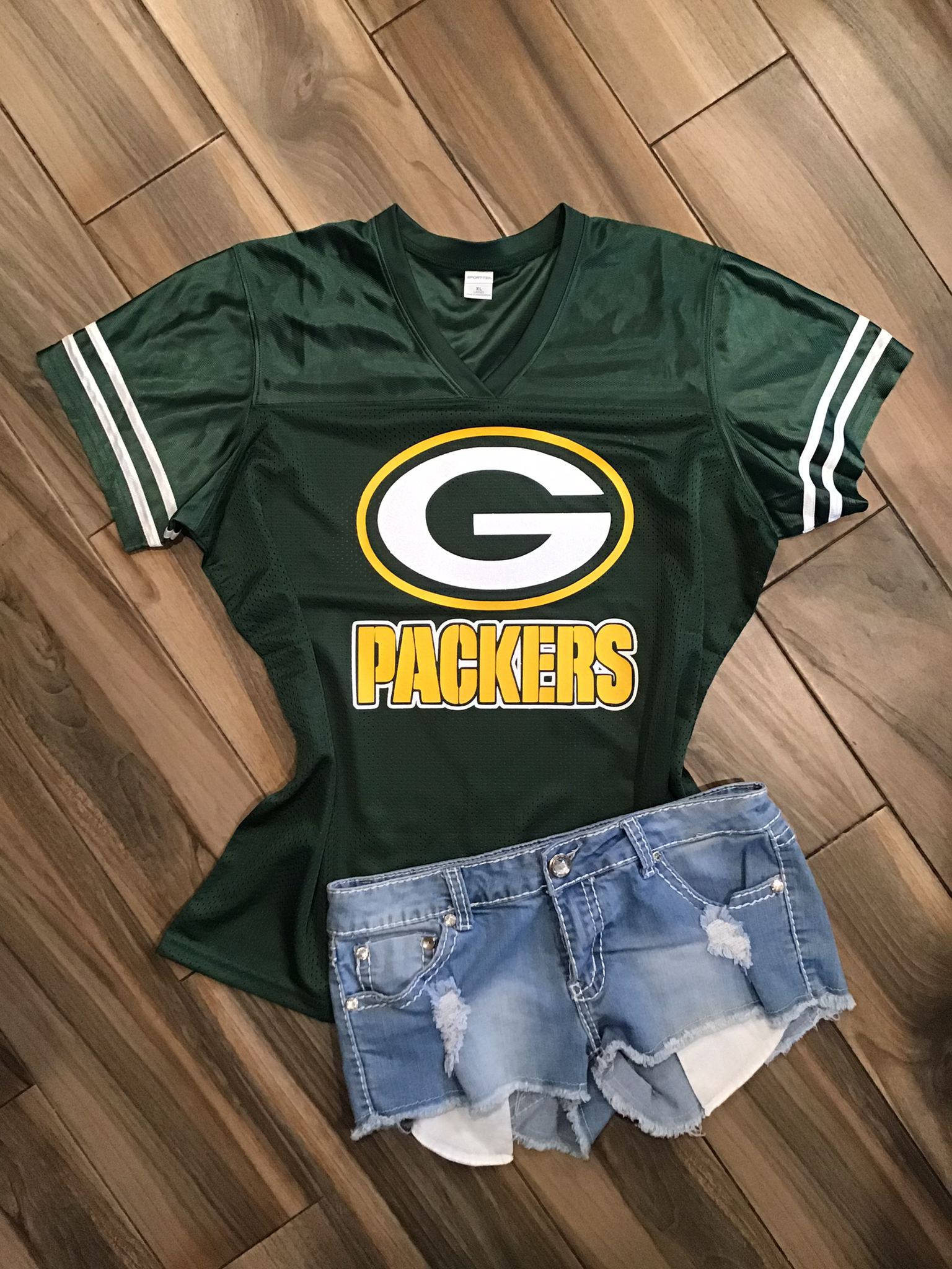 Lulu Grace Designs Green Bay Packers Inspired Glitter Top: NFL Football Fan Gear & Apparel M / Ladies V-Neck Tee
